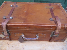 Oude lederen grote,zware koffer