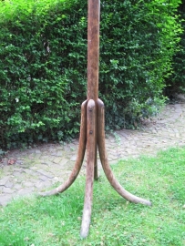 Brocante standing wooden coat rack model Thonet with 6 hooks