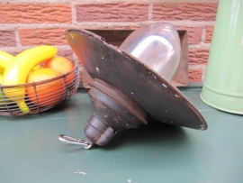 Franse brocante hanglamp met emaille kapje