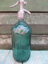 Brocante facet seltzer bottle in green