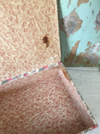 Antieke doos met bloemmotief