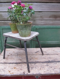 Brocant industrial metal stool