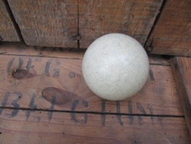 Oude witte biljartbal