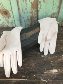 Paar oude dames handschoenen