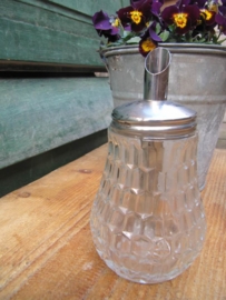 Ribbed glass sugar shaker
