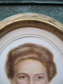 Old portrait in a beautiful oval list