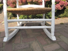 Brocante witte schommelstoel