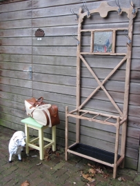 Oude brocante eikenhouten staande kapstok