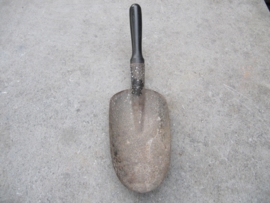 Oude emaille schep
