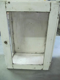 Antieke (hang)kast met glas
