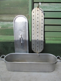 Brocante big fish kettle