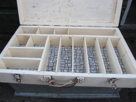 Brocante oude houten EHBO koffer