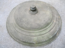 Antieke koperen cloche of  ijscocar deksel