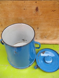 Oude emaille vetpot van 10 liter in blauw