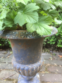 Oude Franse gietijzeren tuinvaas