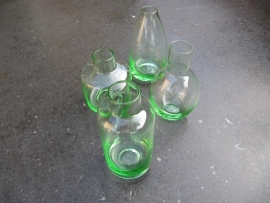 Set van 4 groene oude vaasjes