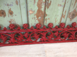 Oude metalen vensterbank/ tuin rand