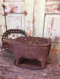 Brocante cast iron barbeque cow