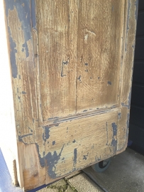 Antieke houten (hoge) kast