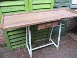 Oude (side) tafel met lade