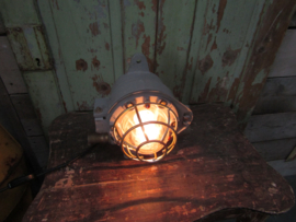 Industriële wand of plafondlamp