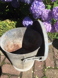 Brocante zinken graan emmer met deksel