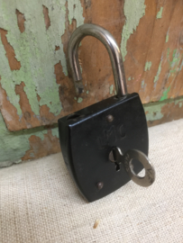 Oud hangslot zwart