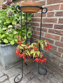 Set van 2 smeedijzeren bloemen standaards