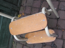 Oud brocante keukentrapje