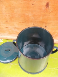Oude emaille vetpot in groen
