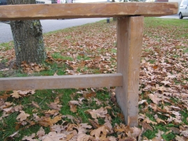 Oude houten bankjes