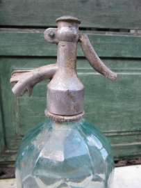 Brocante groene spuitfles met facetten