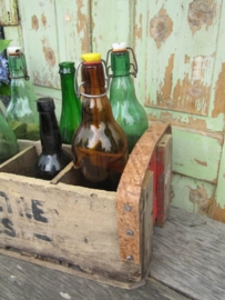 Mooi oude houten Franse krat met 10 flessen