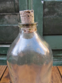Oude fles met kurkje