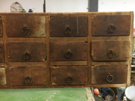 Antiek houten ladenkast