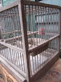 Oude houten vogelkooi