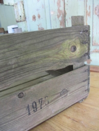 Oude houten veilingkist opschrift Zaltbommel