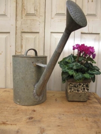 Brocante zinken gieter