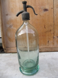 Flea seltzer bottle in 2 liters