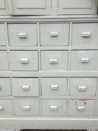 Brocante ladenkast uit oude school