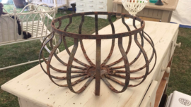 Brocante hanging basket