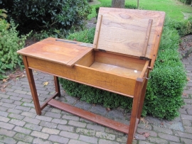 Hele mooie oude dubbele houten schoolbank