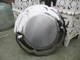 Oude brocante metalen schaal laag model