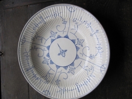 Plate in blue / white motif