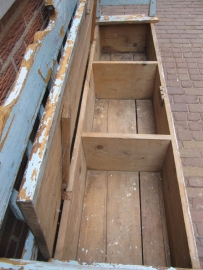 Antieke blauwe houten klepbank