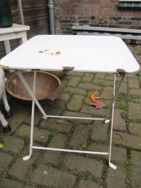 Oud Frans brocante metalen opklaptafeltje