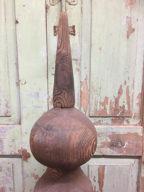 Antieke houten (toren) spits
