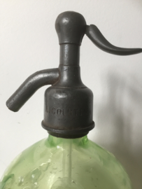Antieke groene spuitfles met opdruk