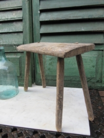 Oud brocante houten krukje