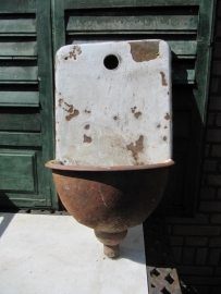 Cast iron fountain / water dish